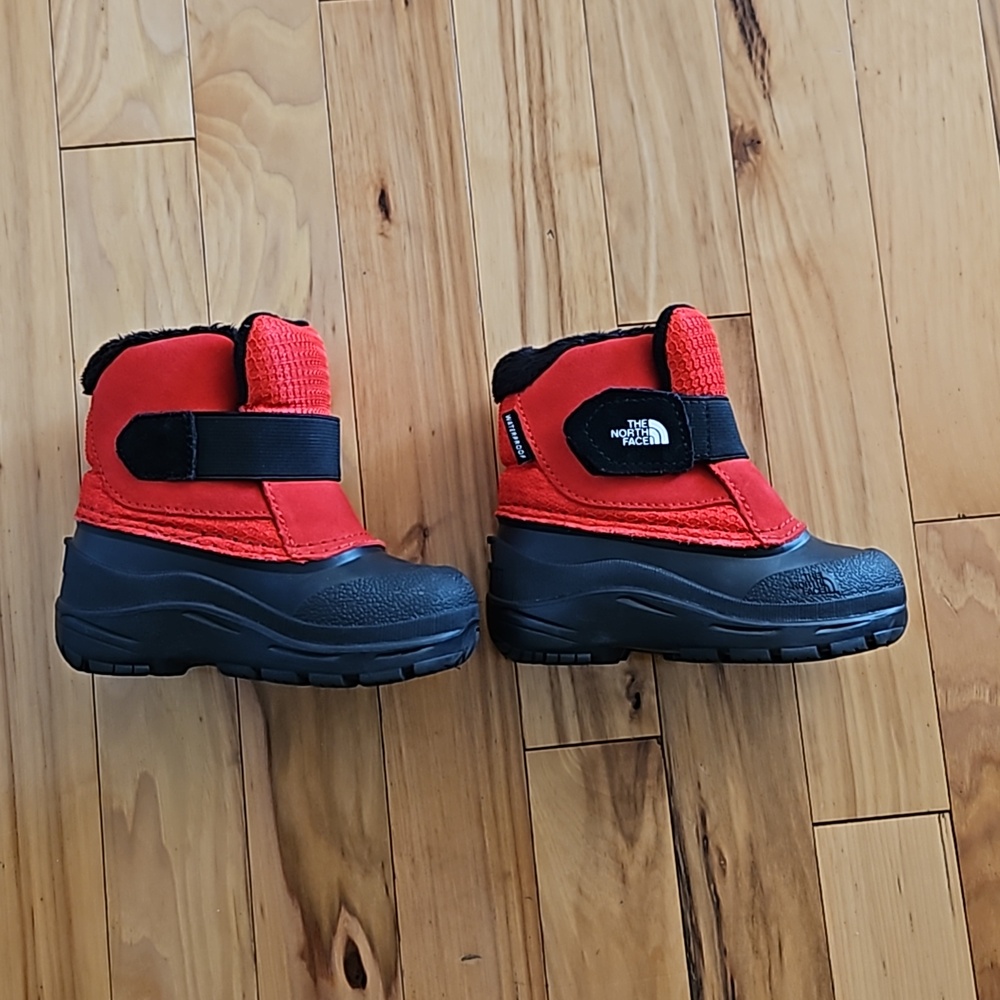 The North Face Toddler Snow boots Size 7